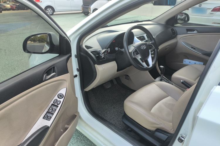 Used Hyundai Verna (older generation) 2014 1.4L Automatic Smart GLS Driver Seat