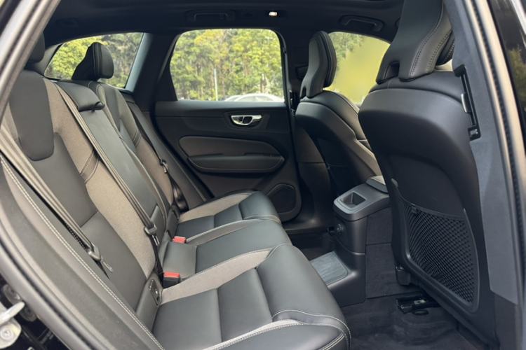 Used Volvo XC60 New Energy 2025 Plug-in Hybrid Long-Range All-Wheel Drive Zhiyuan Extreme Night Black Edition