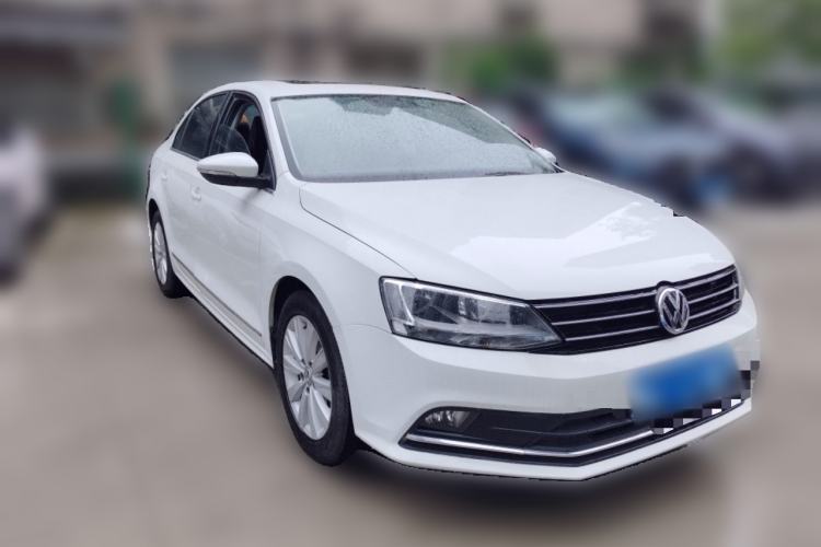 Used Volkswagen Sagitar 2015 230TSI Automatic Comfort Version Front Right 45 Deg