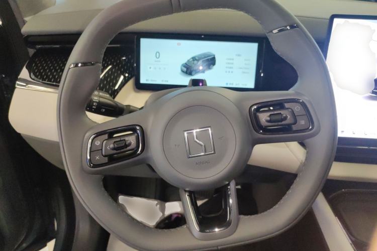 Used Zeekr 009 2024 7-Seater Walk-Through Version Four-Wheel Drive 108 kWh Steering Wheel