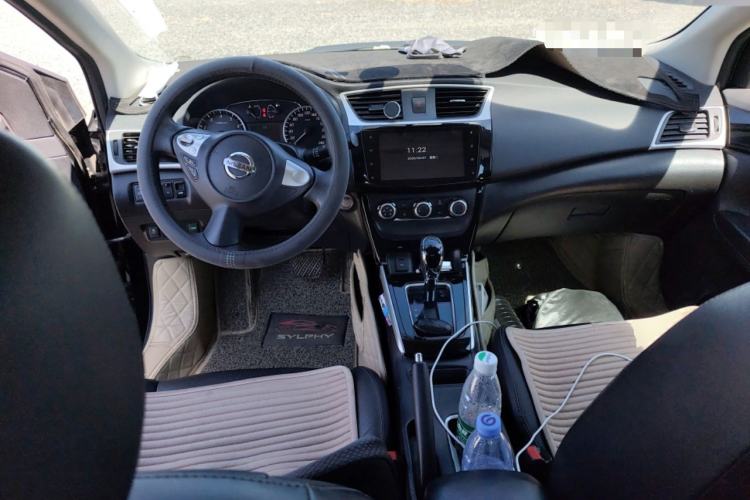 Used Nissan Sylphy 2019 1.6XV CVT Smart Connect Luxury Edition China VI Standard Center Console