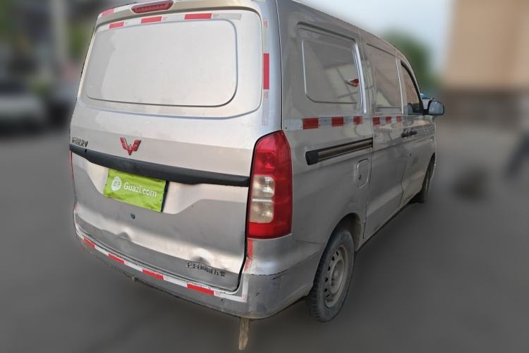 Used Wuling Hongguang V 2022 1.5L Jingqu Edition Enclosed-Window Vehicle with Hydraulic Power Steering LAR