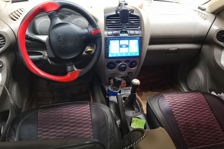 Used Huatai Santa Fe Classic 2012 2.0L Gasoline Manual Two-Wheel Drive with Sunroof Center Console