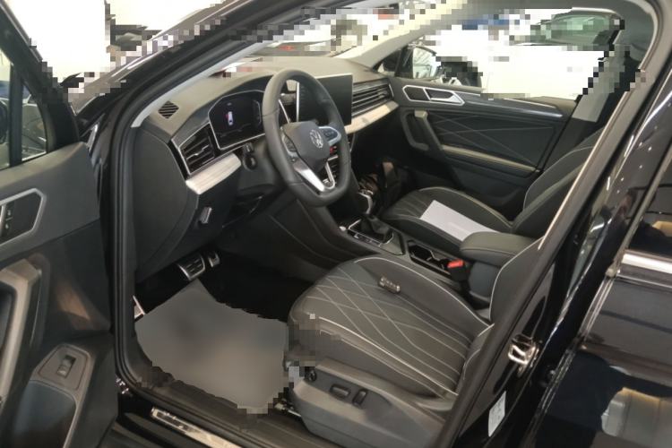 Used Volkswagen Tiguan L 2024 Outstanding Model 330TSI Automatic Two-Wheel Drive R-Line Dragon Glory Edition Driver Seat