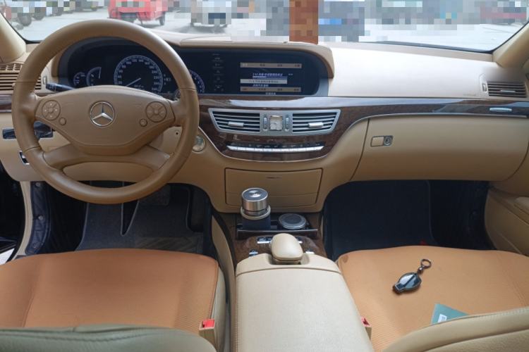 Used Mercedes-Benz S-Class 2012 S 300 L Business-Class Grand Edition Center Console