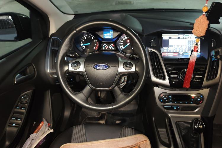 Used Ford Focus 2012 Sedan 1.6L Manual Fashion Edition Steering Wheel