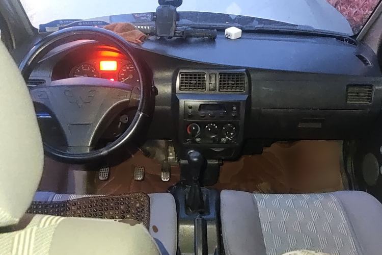 Used Wuling Rongguang 2011 1.2L Base Version Center Console