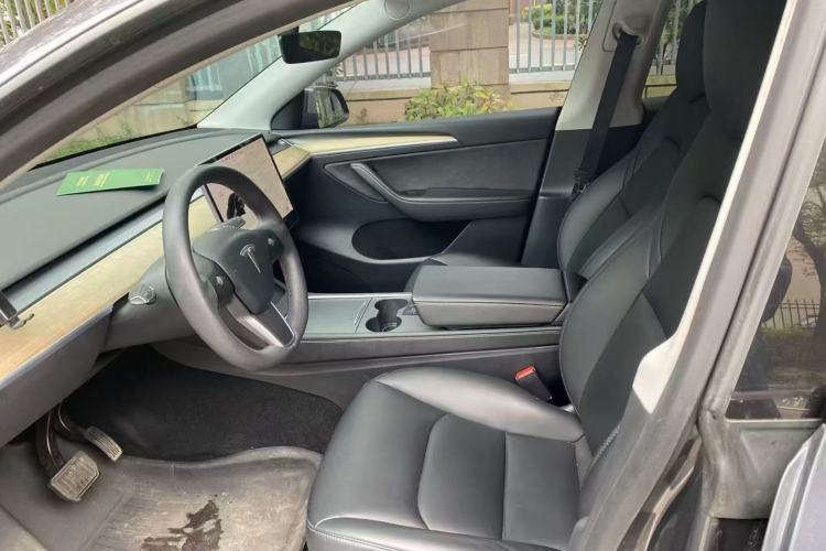 Used Tesla Model Y 2021 Long-Range All-Wheel-Drive Version 3D7
