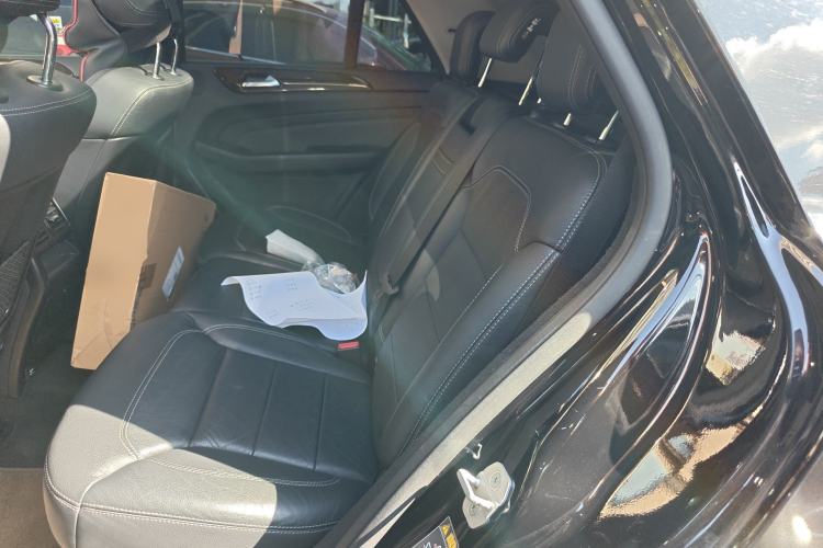 Used Mercedes-Benz M-Class 2014 ML 400 4MATIC Luxury Model Left Rear Seat