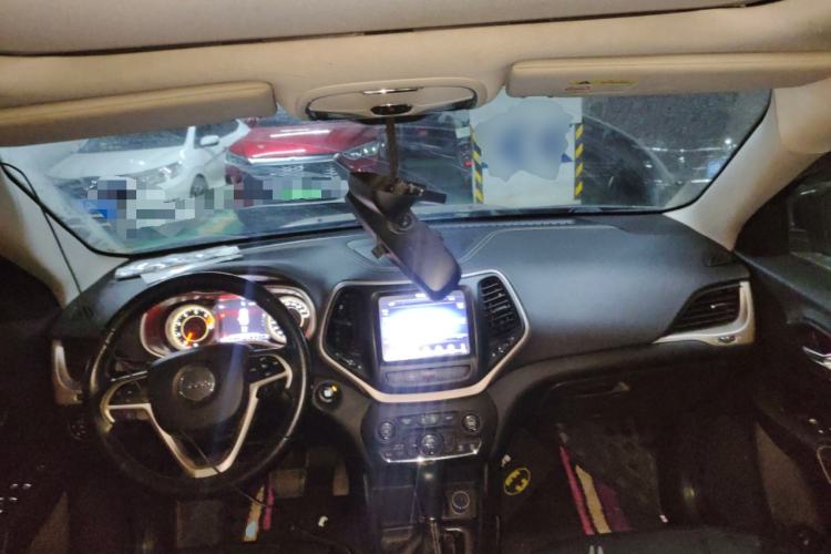 Used Jeep Cherokee 2017 2.0L Superior Edition
