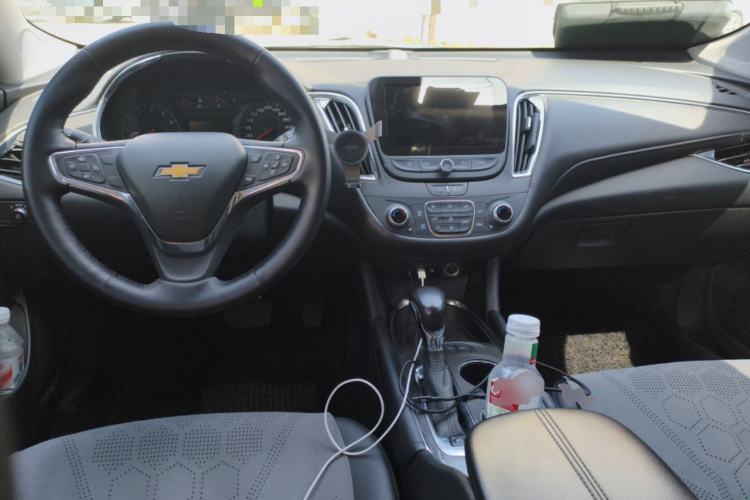 Used Chevrolet Malibu XL 2022 535T Automatic Sport Edition Center Console