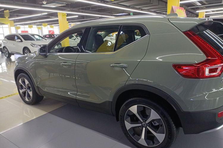 Used Volvo XC40 2024 B4 4x4 Smart Luxury Edition