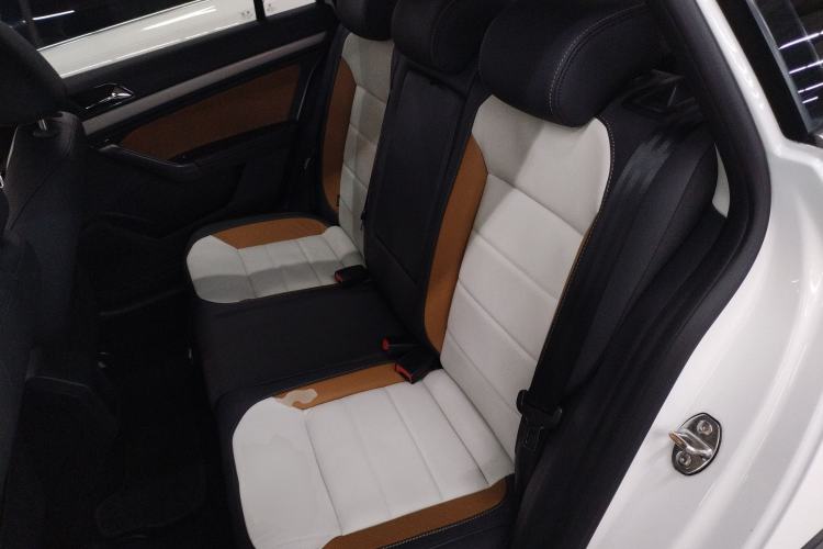 Used Volkswagen Cross Lavida 2016 1.6L Automatic Comfort Edition
