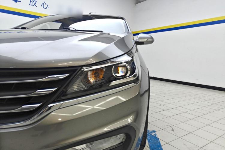 Used Baojun 310W 2017 1.5L Manual Fashion Model China V