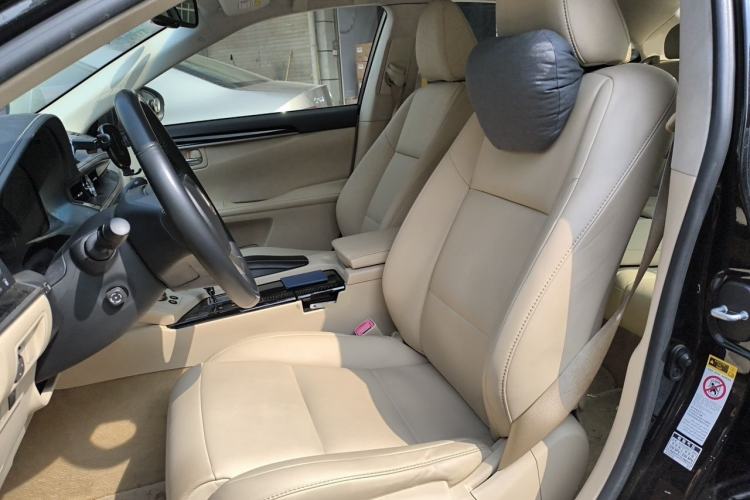 Used Lexus ES 2014 300h Elite Edition
