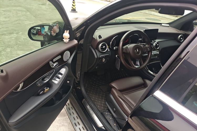 Used Mercedes-Benz GLC 2018 Facelift GLC 260 4MATIC Luxury Edition
