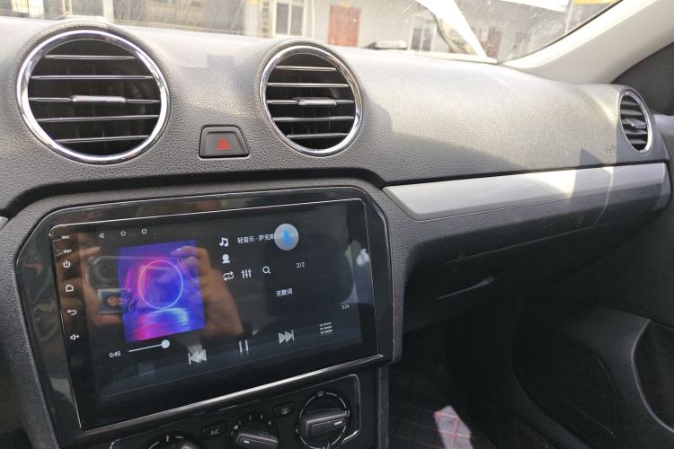 Used Volkswagen Jetta 2015 1.6L Automatic Comfort Model Center Console