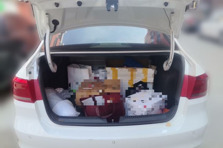 Used Volkswagen Santana 2015 1.6L Automatic Luxury Edition Trunk