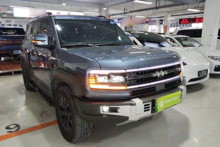 Used Formula Leopard 5 2023 Cloud Ride Flagship Edition Front Right 45 Deg