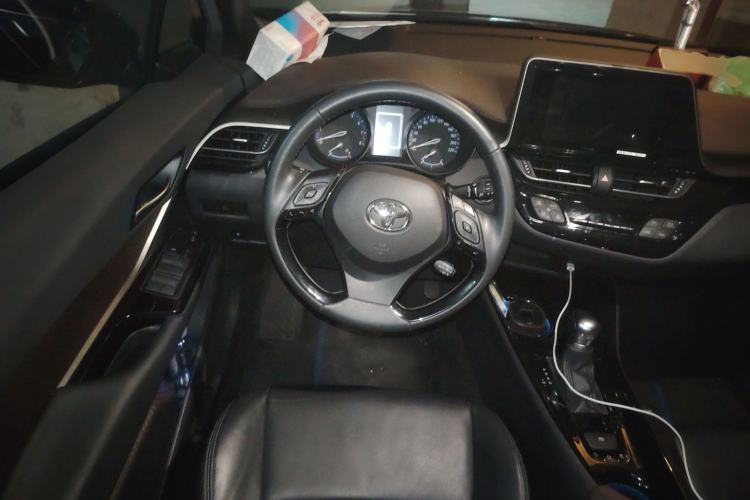 Used Toyota C-HR 2018 2.0L Flagship Sunroof Version China VI Standard