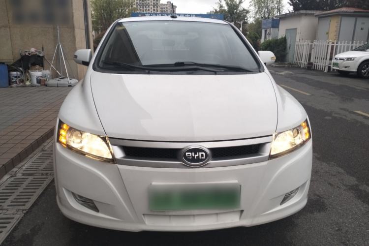 Used BYD e6 2017 400 Luxury Edition Front