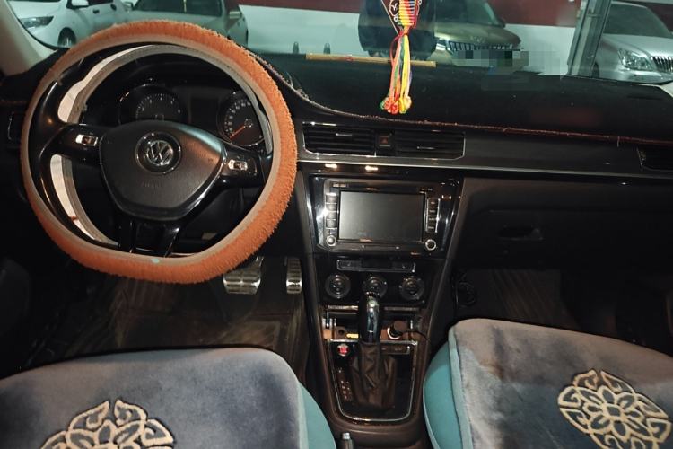 Used Volkswagen C-TREK 2017 230TSI DSG Luxury Model Center Console