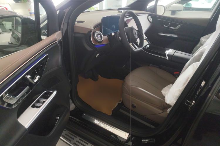 Used Mercedes-Benz EQE SUV 2024 500 4MATIC Pioneer Edition Left Front Seat