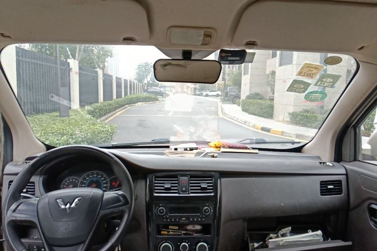 Used Wuling Rongguang V 2018 1.5L Standard Version Center Console