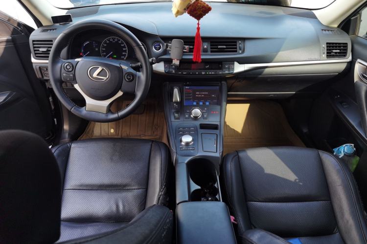 Used Lexus CT 2014 CT200h Elite Edition Monochrome Center Console