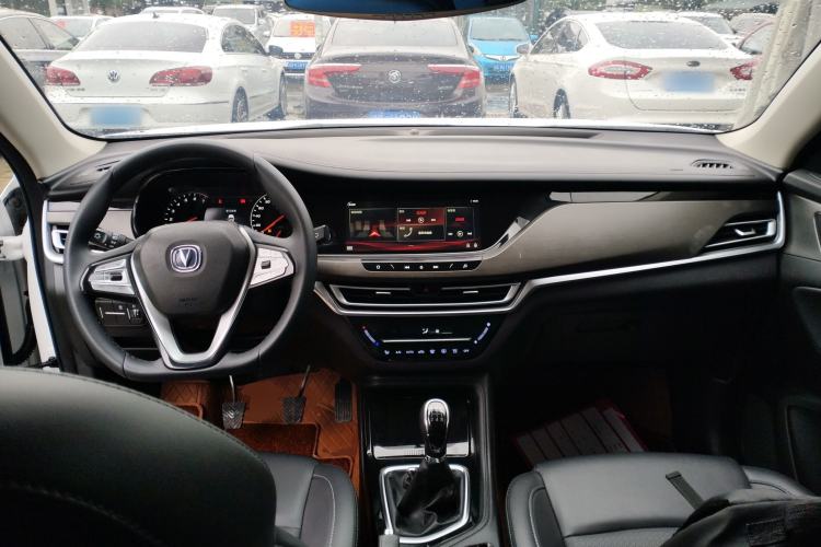 Used CHANGAN CS35PLUS 2021 Honor Million Edition 1.6L Manual Luxury Model Center Console