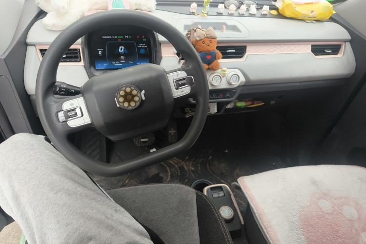 Used Chery QQ Ice Cream 2022 170km Sundae Phosphate Lithium-Ion Center Console