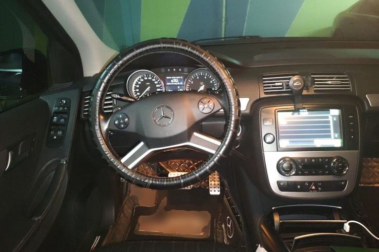 Used Mercedes-Benz R-Class 2015 R 320 4MATIC Luxury Model Steering Wheel