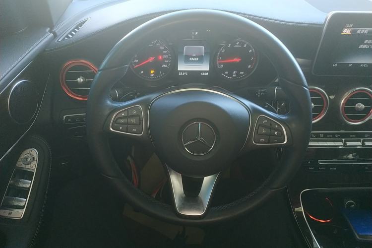 Used Mercedes-Benz GLC 2017 GLC 260 4MATIC Luxury Model Steering Wheel