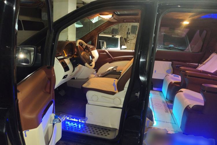 Used Mercedes-Benz Viano 2010 2.5L Luxury Edition