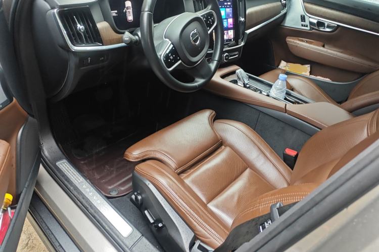 Used Volvo V90 2022 Cross Country B5 AWD Prestige Edition
