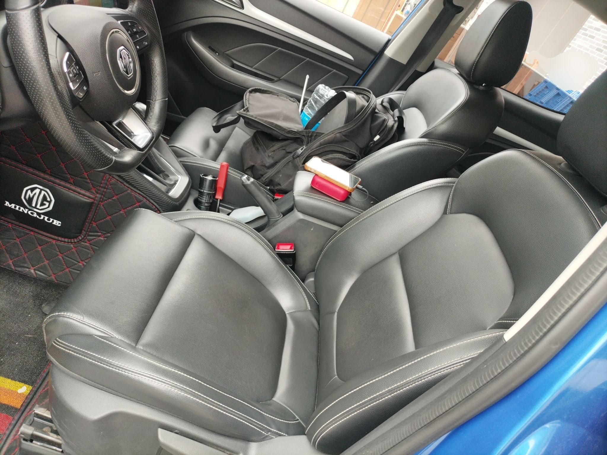 Переднее сиденье в автомобиле