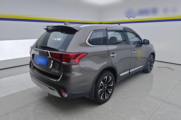 Used Mitsubishi Outlander 2019 2.4L 4x4 Zhi Xiang Edition 5 Seats China VI Standard

