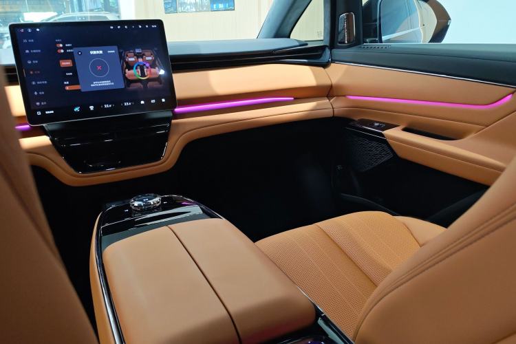 Used Geely Galaxy LEVC L380 2024 140-Degree 6-Seater All-Wheel-Drive Ultra