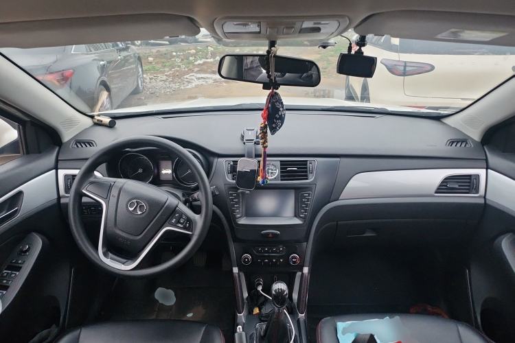 Used BAIC Senova X55 2016 1.5L Manual Comfort Version Center Console