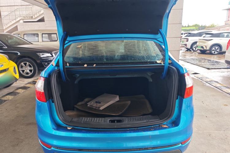 Used Ford Fiesta 2013 Sedan 1.5L Manual Fashion Edition Trunk