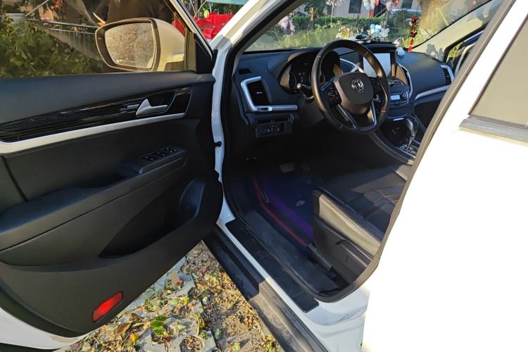 Used Dongfeng Aeolus AX7 2016 2.0L Automatic Zhiyi Trim
