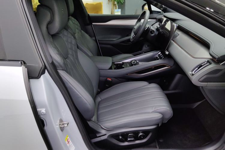 Used BYD Song L EV 2025 Intelligent Driving Version 662 km LiDAR Excellence Edition
