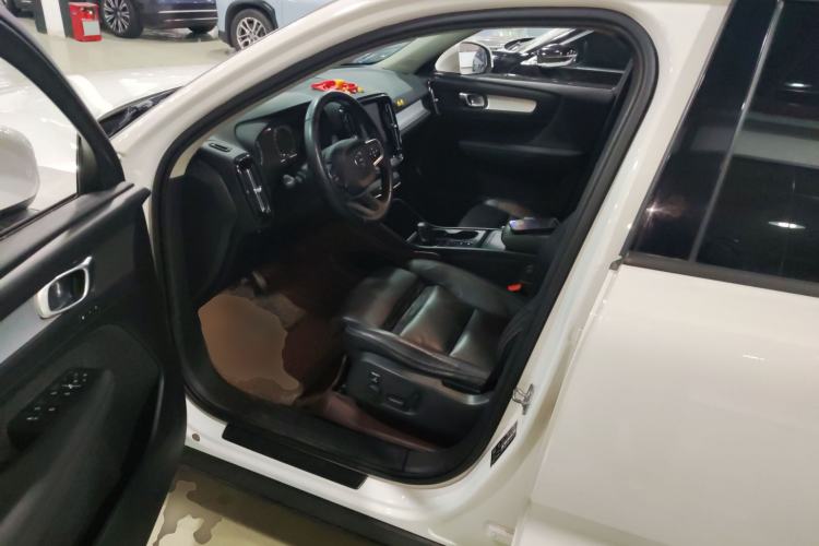 Used Volvo XC40 2019 T4 Four-Wheel Drive Dawn Ice White
