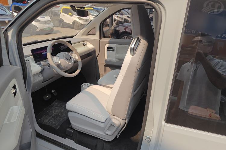 Used Wuling Air ev 2023 - Four Seats - Advanced Edition Left Front Seat