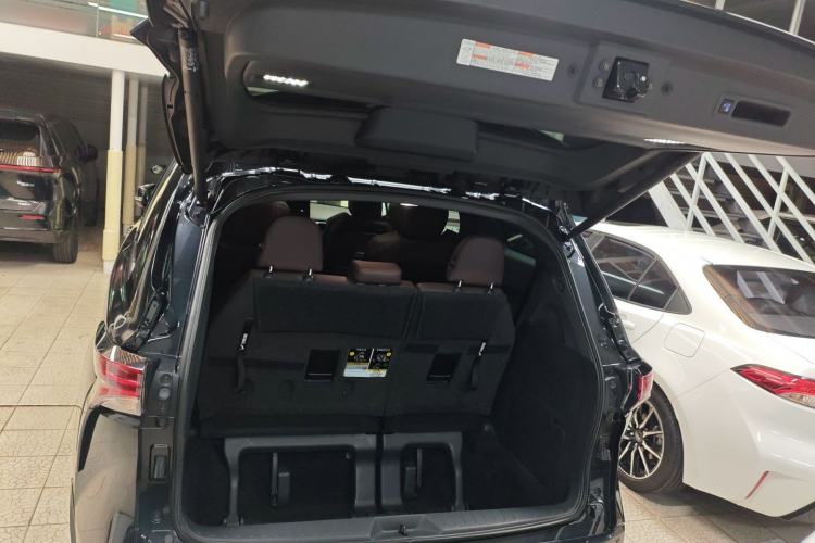 Used Toyota Granvia 2022 2.5L Hybrid Flagship Edition Trunk