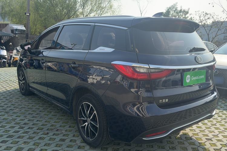 Used BYD Song MAX 2018 1.5T Automatic Smart Connect Elite Model with 6 Seats
