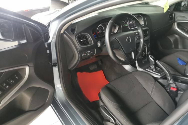 Used Volvo V40 2018 T3 Smart Edition