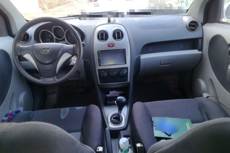 Used FAW Weizhi V2 2010 1.3L AMT Flagship Version Center Console