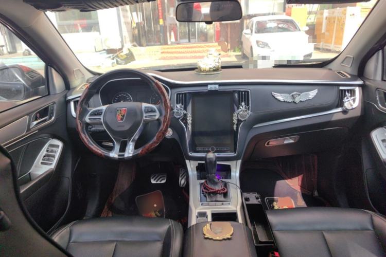 Used Roewe RX5 2016 20T Two-Wheel Drive Automatic Internet Smart Edition Center Console