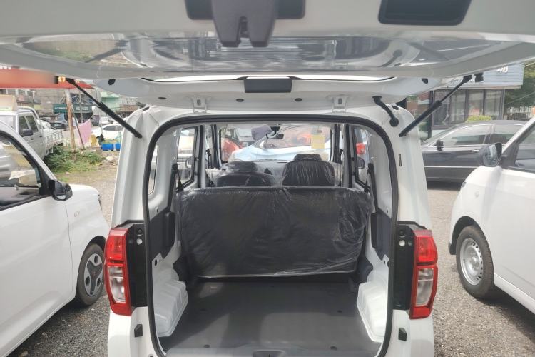 Used Wuling Zhiguang New Energy 2025 Model 305km Ambitious Edition Trunk